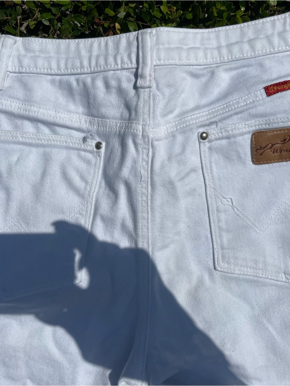 Wrangler White Straight-Leg Men's Jeans with Leather Patch